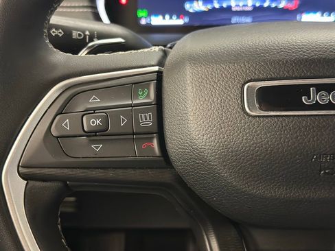 Used 2023 Jeep Grand Cherokee L Laredo image 9