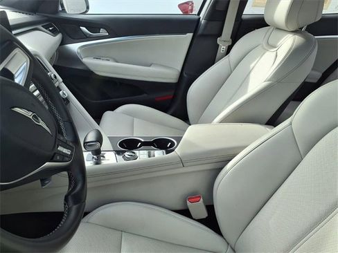 Used 2025 Genesis G70 2.5T image 7