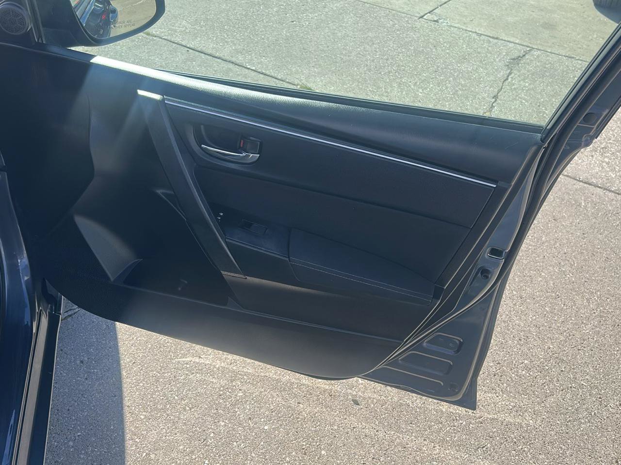 Used 2017 Toyota Corolla LE FWD image 15
