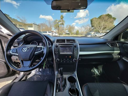 Used 2015 Toyota Camry SE image 25