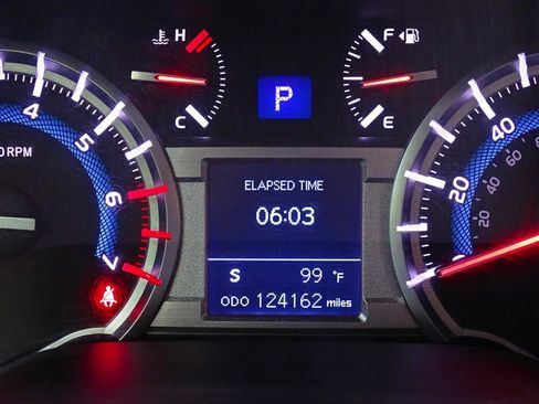 Used 2018 Toyota 4Runner SR5 RWD image 40