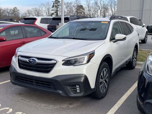 Used 2020 Subaru Outback Premium image 2