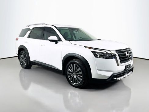 Used 2025 Nissan Pathfinder SL w/ SL Premium Package image 3