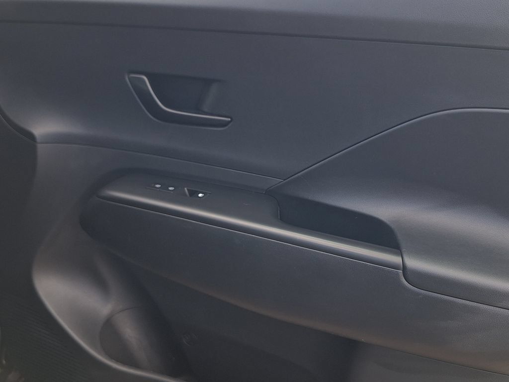 Certified 2025 Hyundai Kona SEL AWD/4WD image 26