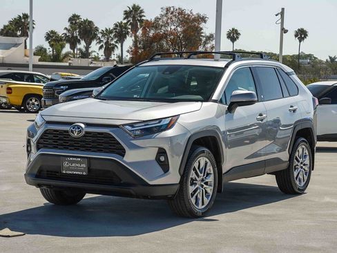 Used 2024 Toyota RAV4 XLE Premium FWD image 3