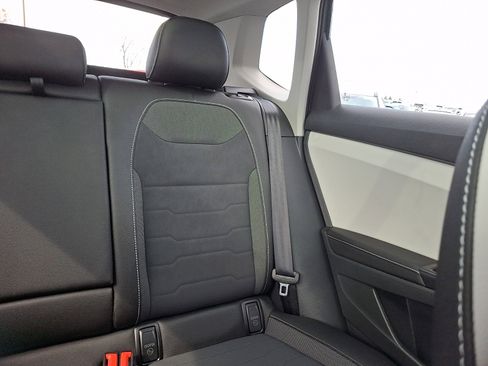 Certified 2025 Volkswagen Taos SE image 16