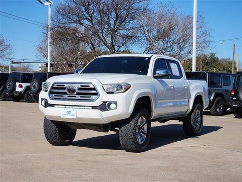 Used 2018 Toyota Tacoma Limited image 3