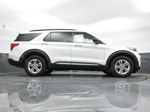 Used 2020 Ford Explorer XLT w/ Equipment Group 202A AWD/4WD image 44