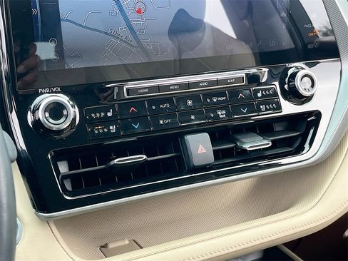 Used 2020 Toyota Highlander Platinum image 16