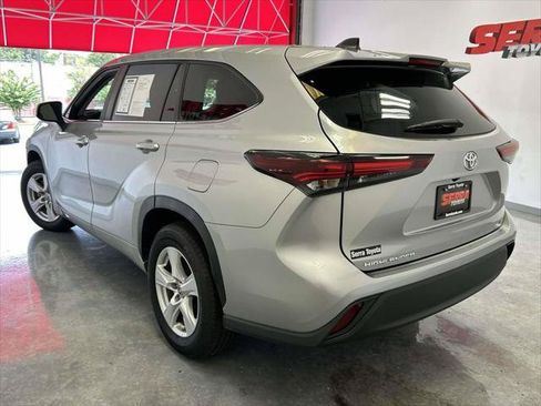 Certified 2024 Toyota Highlander LE FWD image 5