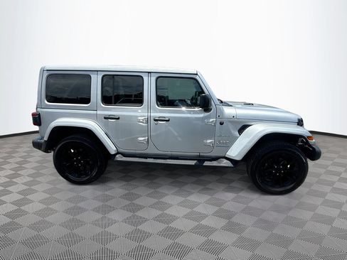 Used 2023 Jeep Wrangler Unlimited Sahara w/ Cold Weather Group AWD/4WD image 5
