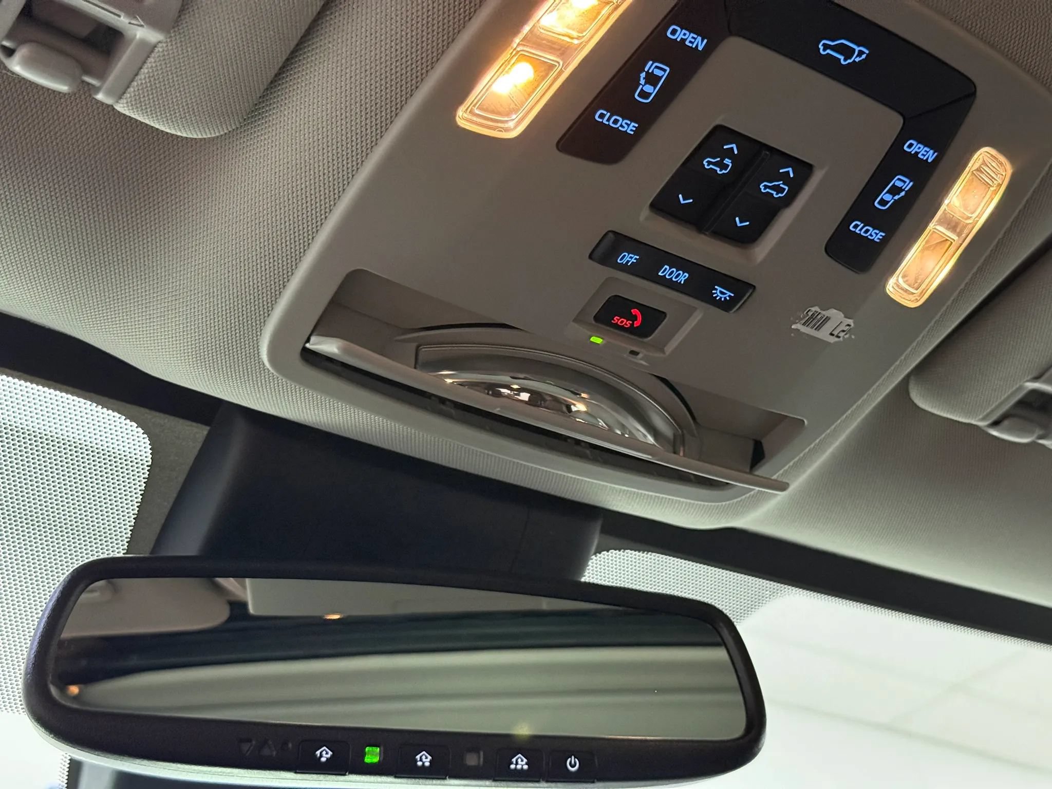 Used 2022 Toyota Sienna XLE w/ XLE Plus Package FWD image 22