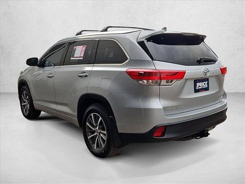 Used 2017 Toyota Highlander XLE AWD/4WD image 8