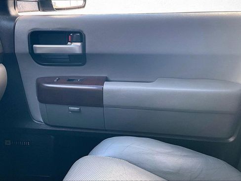 Used 2012 Toyota Sequoia Platinum image 26