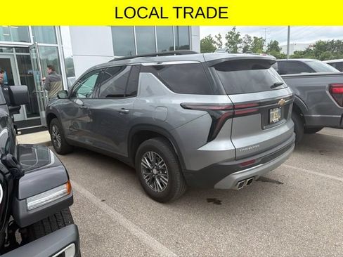 Used 2025 Chevrolet Traverse LT w/ Driver Confidence Package FWD image 4