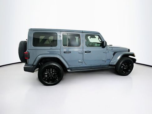 Used 2025 Jeep Wrangler Sahara image 10