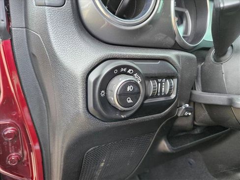 Used 2021 Jeep Gladiator Overland image 11
