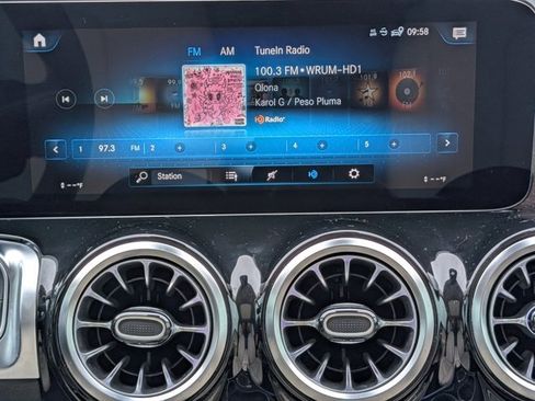 Used 2023 Mercedes-Benz GLB 250 image 18