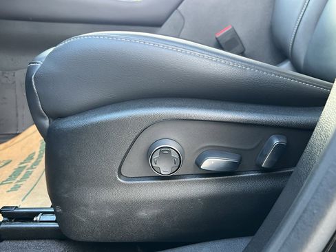 Used 2024 Cadillac XT4 Premium Luxury image 15