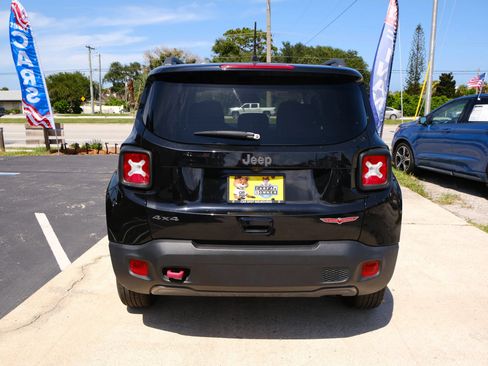 Used 2019 Jeep Renegade Trailhawk AWD/4WD image 6