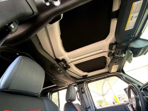 Used 2024 Jeep Gladiator Rubicon w/ Safety Group image 13