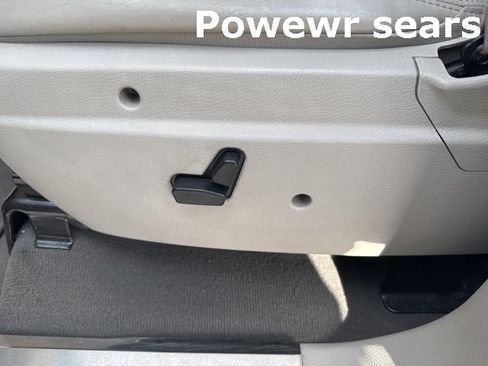 Used 2008 Chrysler Aspen Limited image 26