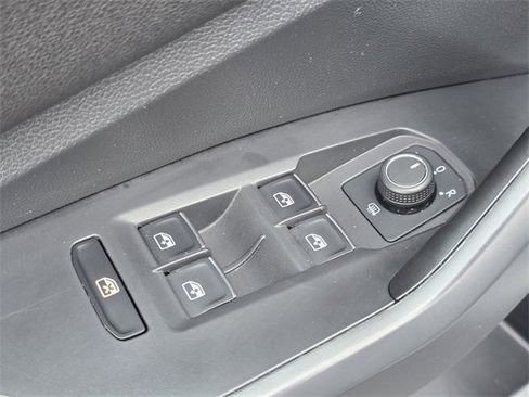 Used 2024 Volkswagen Jetta SE image 30