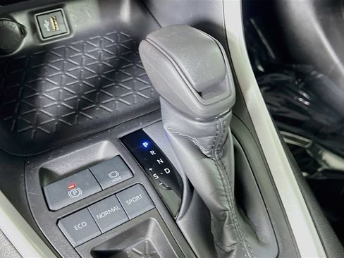 Used 2025 Toyota RAV4 XLE w/ Convenience Package FWD image 24