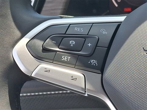 Used 2024 Volkswagen Atlas SEL Premium R-Line image 21