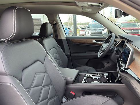 New 2026 Volkswagen Atlas SE FWD image 9