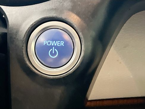 Used 2021 Toyota Sienna LE image 24