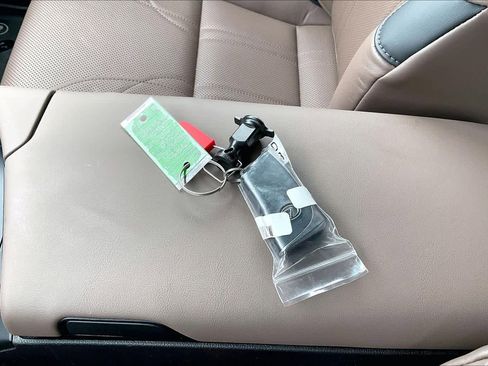 Used 2025 Lexus ES 350 w/ Luxury Package image 13