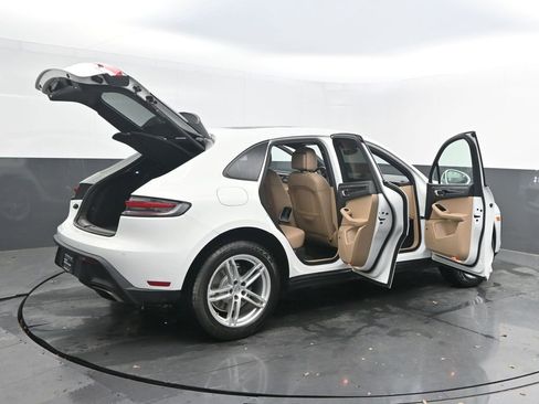 Certified 2022 Porsche Macan image 46