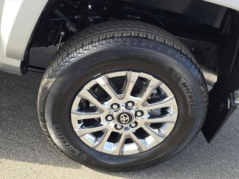 Used 2025 Toyota Tacoma Limited image 11