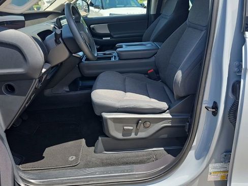 Used 2025 Ford Expedition Active AWD/4WD image 11