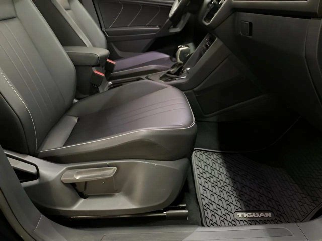 Used 2023 Volkswagen Tiguan SE w/ Panoramic Sunroof Package FWD image 86