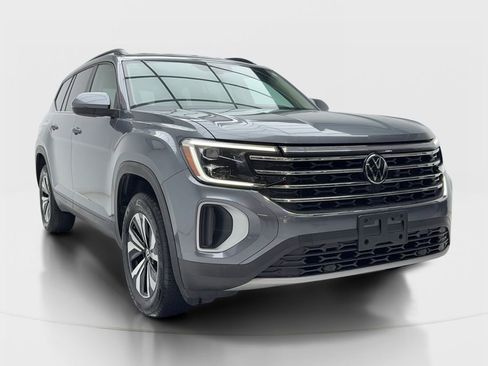 Used 2024 Volkswagen Atlas SE FWD image 2