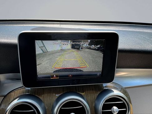 Used 2019 Mercedes-Benz GLC 300 4MATIC w/ Premium Package image 17