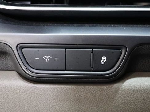 Used 2025 Kia Carnival FWD image 20