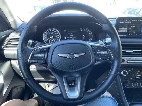 Used 2025 Genesis G70 2.5T image 17