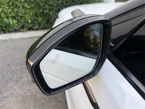 Used 2019 Land Rover Range Rover Velar R-Dynamic SE image 32