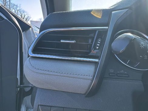 Used 2018 Toyota Camry LE image 12