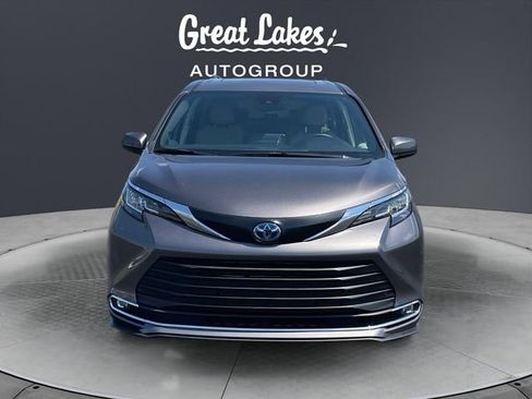 Used 2023 Toyota Sienna XLE w/ XLE Plus Package FWD image 8
