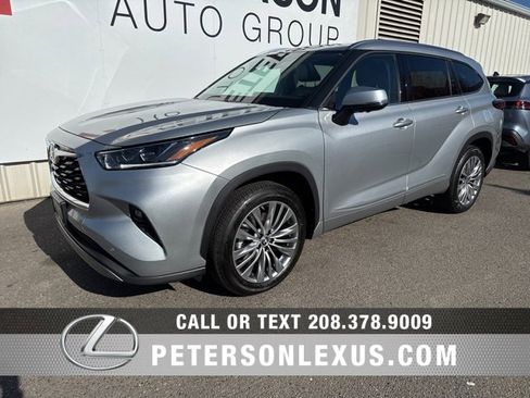 Used 2023 Toyota Highlander Platinum image 7