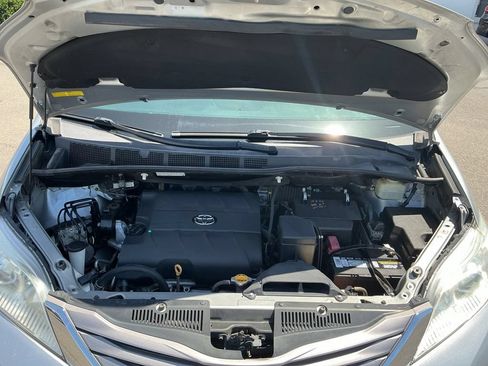 Used 2016 Toyota Sienna XLE w/ XLE Navigation Package FWD image 33