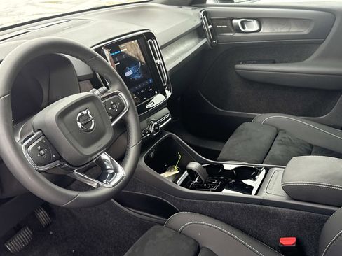 Certified 2024 Volvo C40 P8 Recharge Ultimate w/ Protection Package Premier image 19