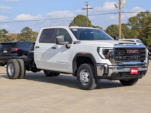 New 2026 GMC Sierra 3500 Pro image 2