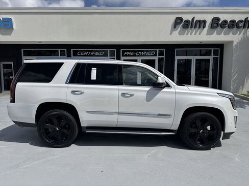 Used 2018 Cadillac Escalade Luxury AWD/4WD image 5