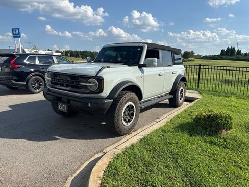 Used 2023 Ford Bronco Outer Banks w/ Sasquatch Package AWD/4WD image 2