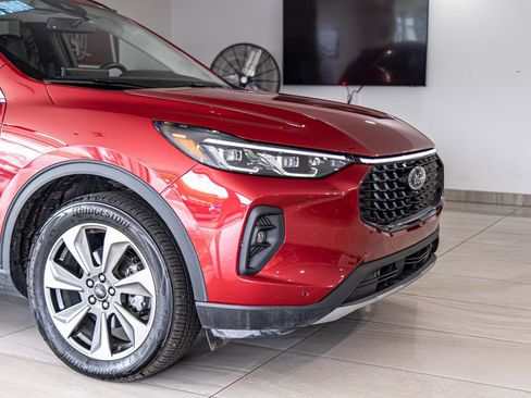 Used 2024 Ford Escape Platinum AWD/4WD image 3
